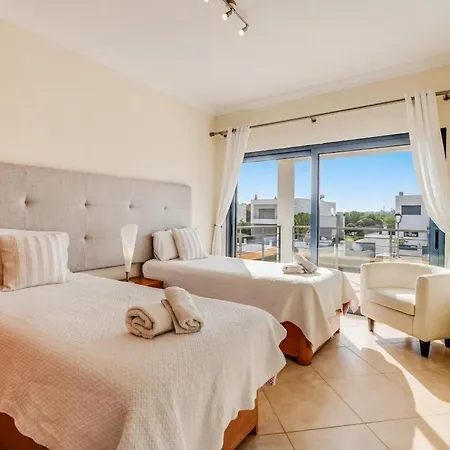 Rosa Villa Alcantarilha